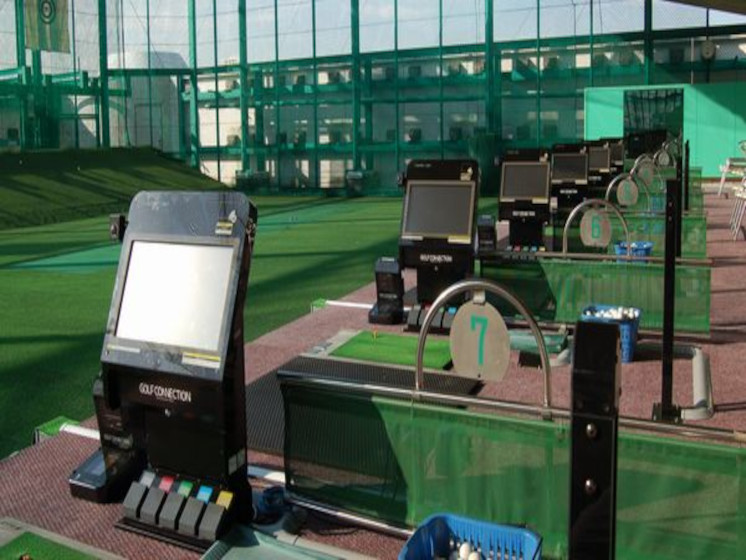 屋外ゴルフ打席