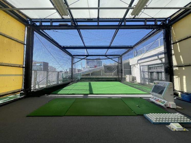 屋上ゴルフ打席