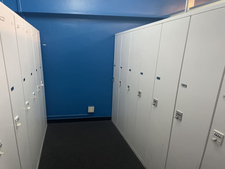 更衣室ロッカー