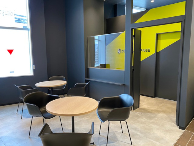 ゼンゴルフレンジ オーパ 八王子店エントランス